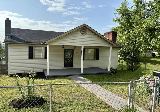 Homes for sale in Clinton, TN | 905 Mcadoo St, Clinton, TN 37716 | MLS# 1525305