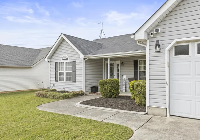 3rd image of 699 Colony Cir, Fort Oglethorpe, GA 30742 | MLS# 1525702