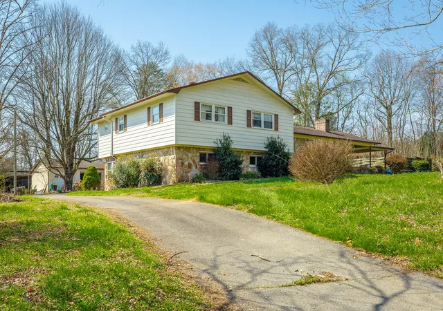 3rd image of 724 Watts Bar Hwy, Spring City, TN 37381 | MLS# 1531224