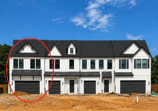 Photo 2 of Sale Pending at 6624 Monarch Cir #62, Hixson, TN 37343 | MLS# 1527500 | Listing updated on 2026-09-08