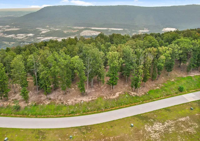 Photo 3 of Sale Pending at 4149 Amethyst Rd, Chattanooga, TN 37419 | MLS# 1528738 | Listing updated on 2026-05-15