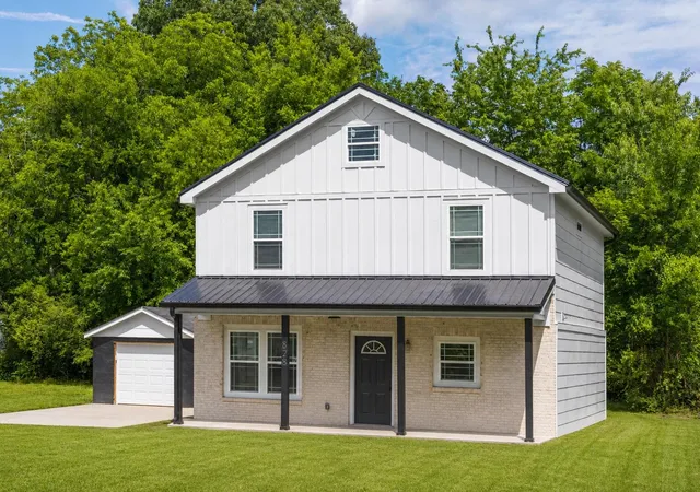 1st image of 828 Henderson Ave, Rossville, GA 30741 | MLS# 1528509