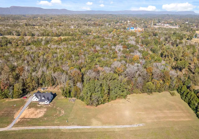 3rd image of 327 Starr Hawk Ln, Chickamauga, GA 30707 | MLS# 1529056