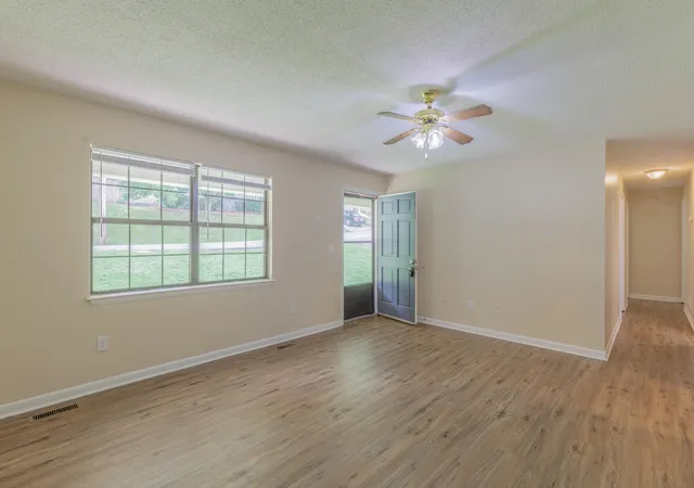 3rd image of 403 Missionary Ave, Rossville, GA 30741 | MLS# 1528778