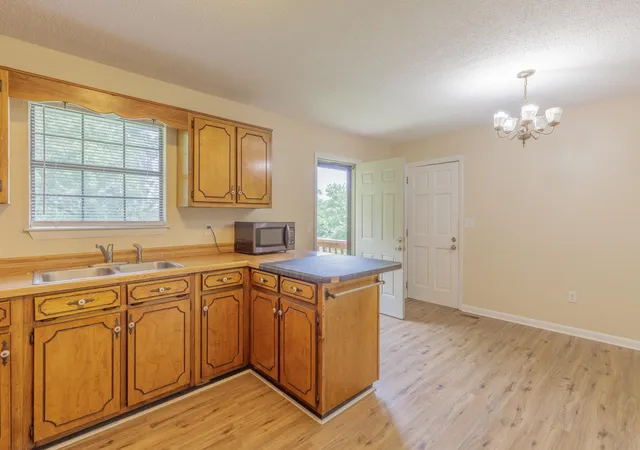 5th image of 403 Missionary Ave, Rossville, GA 30741 | MLS# 1528778