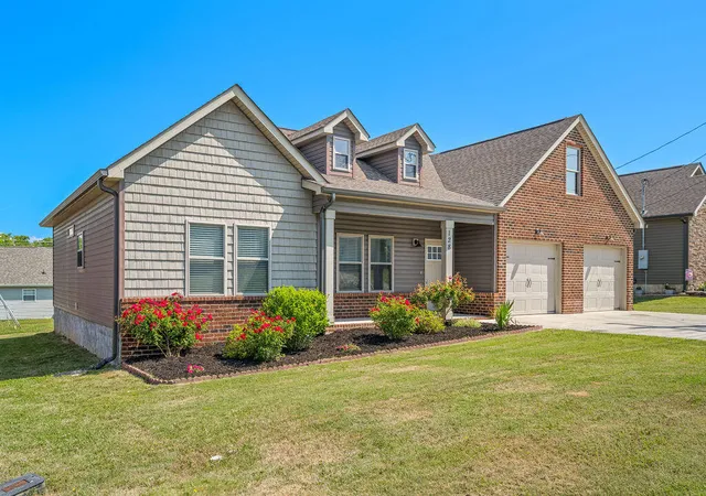 2nd image of 128 Franklin Cir, Fort Oglethorpe, GA 30742 | MLS# 1529283