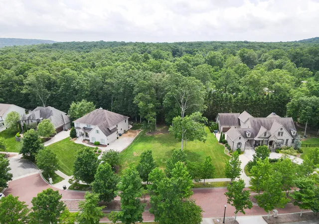 Homes for sale in Signal Mountain, TN | 2324 Dogwood Grove Cir, Signal Mountain, TN 37377 | MLS# 1531434
