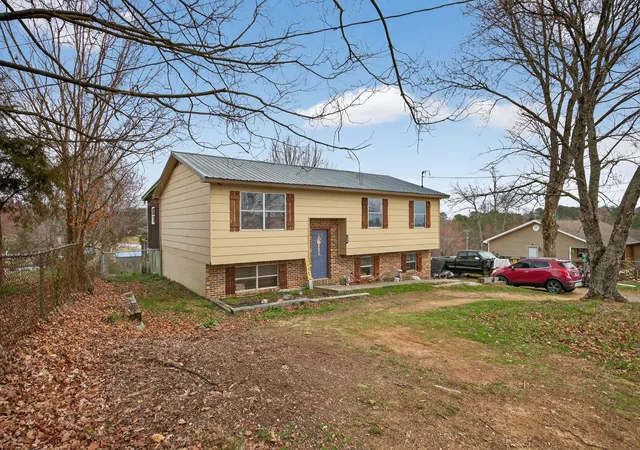 Photo 2 of Single family home for sale at 230 Se Fairview Dr, Cleveland, TN 37323 | MLS# 1529209 | Listing updated on 2026-09-02