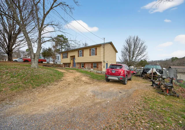 Photo 3 of Single family home for sale at 230 Se Fairview Dr, Cleveland, TN 37323 | MLS# 1529209 | Listing updated on 2026-09-02