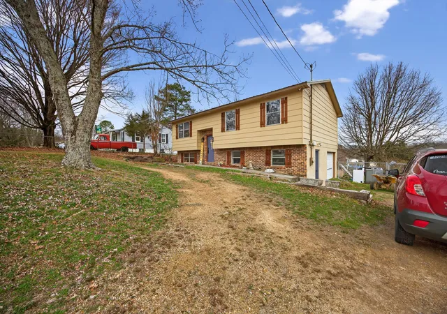 Photo 3 of Single family home for sale at 230 SE Fairview Dr, Cleveland, TN 37323 | MLS# 1529209 | Listing updated on 2026-09-02