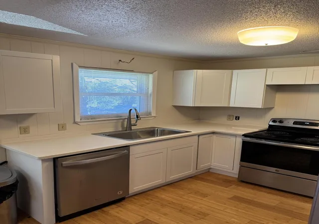 Listing Photo 2 - Condo for sale in building located at 311 E Vw Dr, Chattanooga, TN 37404 - Unit #