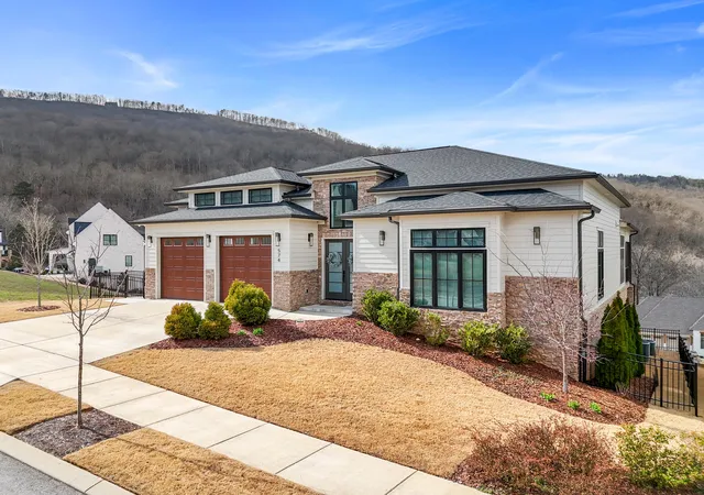 Photo 2 of Single family home for sale at 574 Clingmans Ln, Chattanooga, TN 37419 | MLS# 1529804 | Listing updated on 2026-09-01