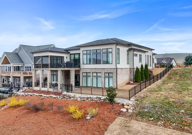 Photo 3 of Single family home for sale at 574 Clingmans Ln, Chattanooga, TN 37419 | MLS# 1529804 | Listing updated on 2026-09-01