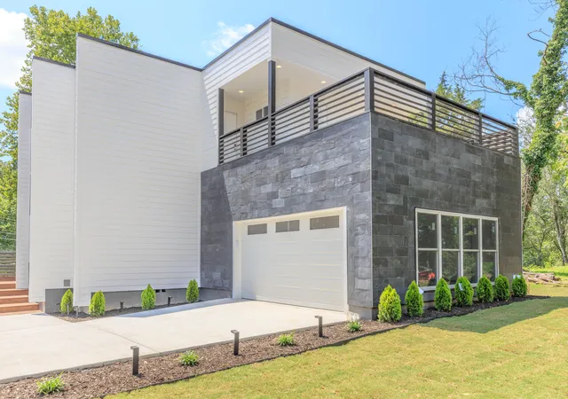 Photo 2 of Single family home for sale at 707 Sylvan Dr, Chattanooga, TN 37411 | MLS# 1530029 | Listing updated on 2026-09-08