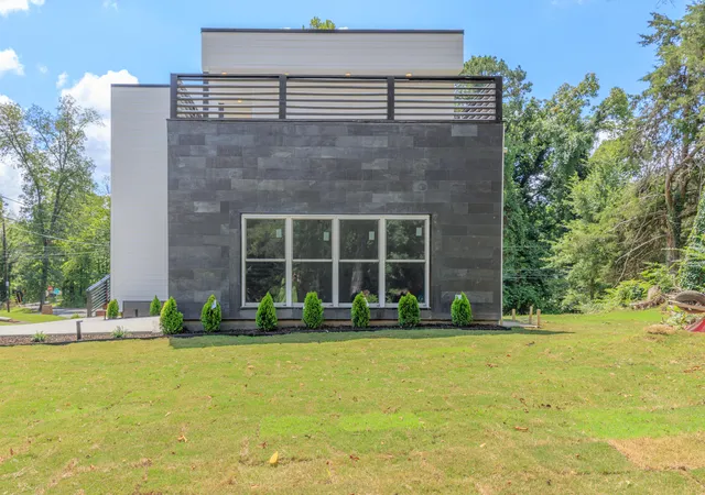Photo 3 of Single family home for sale at 707 Sylvan Dr, Chattanooga, TN 37411 | MLS# 1530029 | Listing updated on 2026-09-08
