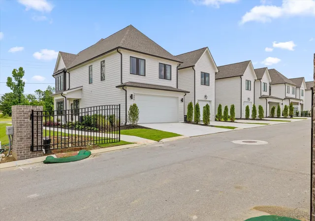 Photo 2 of Townhouse for sale at 1874 Dawson Cir, Chattanooga, TN 37421 | MLS# 1530165 | Listing updated on 2026-09-21