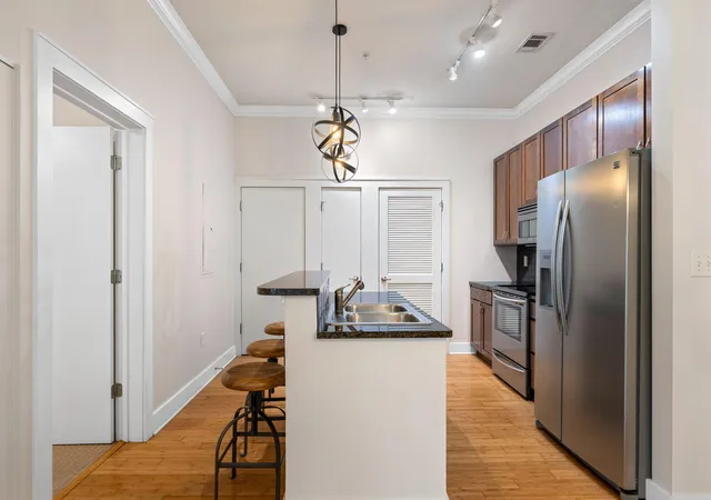 2nd image of 129 Walnut St #Unit 304, Chattanooga, TN 37403 | MLS# 1537476