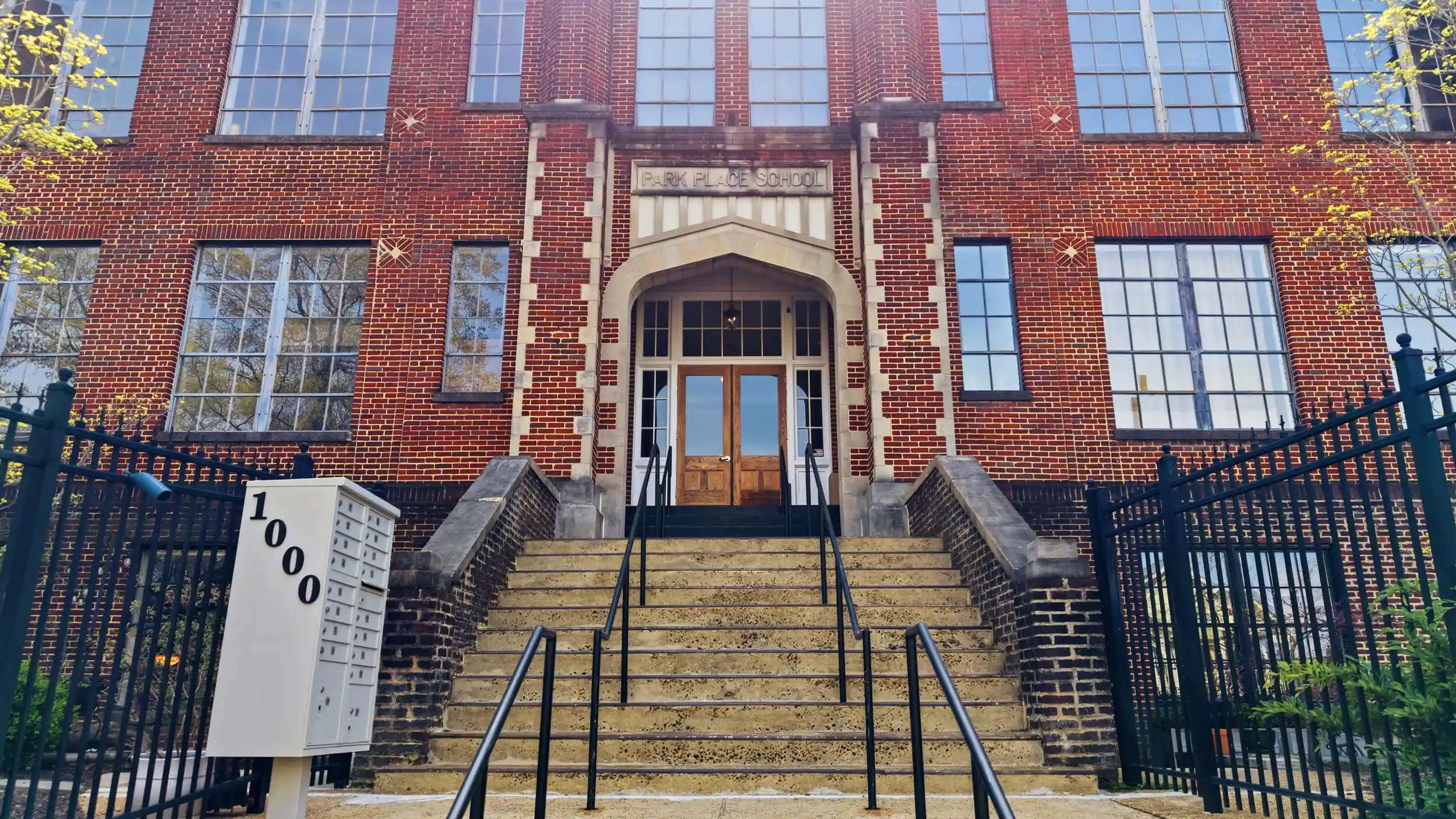 Listing Photo 2 - Condo for sale in 1000 E Martin Luther King Blvd located at 1000 E Martin Luther King Blvd, Chattanooga, TN 37403 - Unit #203