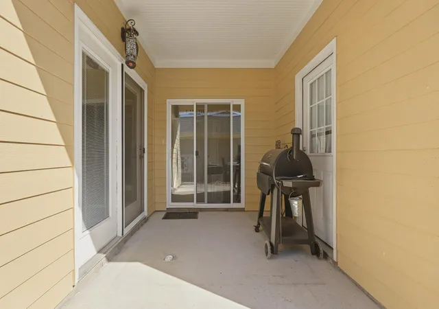Listing Photo 2 - Condo for sale in building located at 523 Callaway Ct, Chattanooga, TN 37421 - Unit #