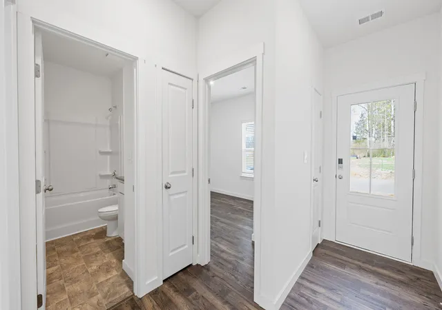 Photo 3 of Single family home for sale at 8477 Bright Water Dr, Ooltewah, TN 37363 | MLS# 1530687 | Listing updated on 2026-10-05