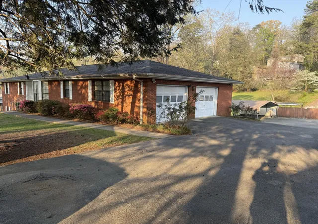 Homes for sale in Chattanooga, TN | 528 S Seminole Dr, Chattanooga, TN 37412 | MLS# 1531171