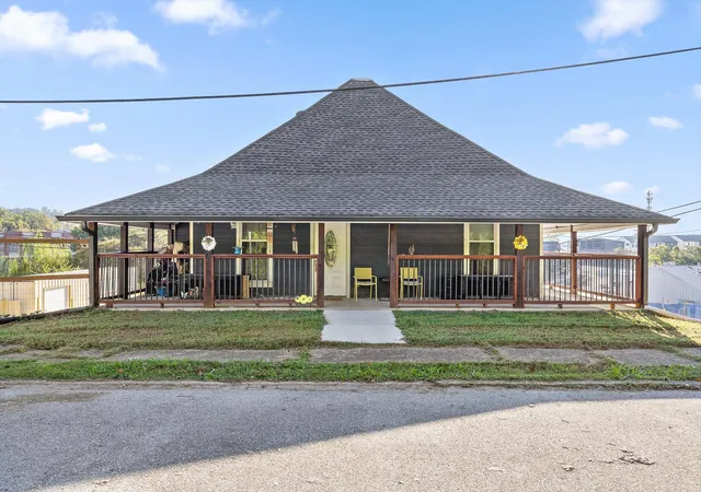 Homes for sale in Chattanooga, TN | 214 Houser St, Chattanooga, TN 37405 | MLS# 1530951