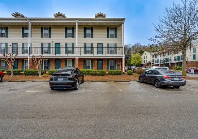 Homes for sale in Chattanooga, TN | 900 Mountain Creek Rd #Apt C43, Chattanooga, TN 37405 | MLS# 1531022
