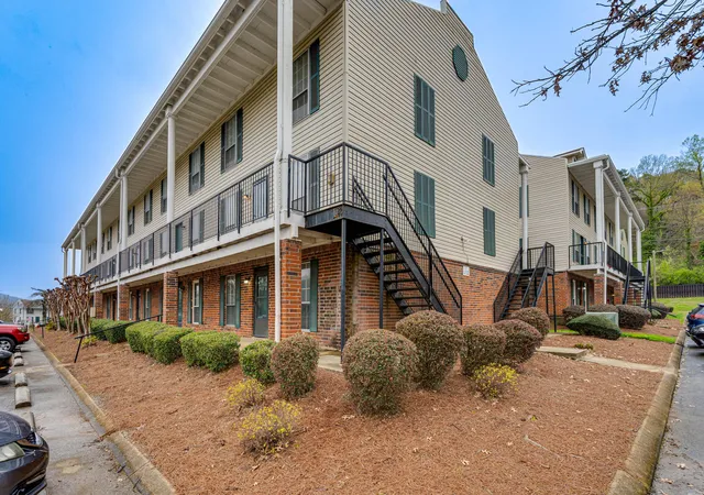 Homes for sale in Chattanooga, TN | 900 Mountain Creek Rd #Apt C43, Chattanooga, TN 37405 | MLS# 1531022