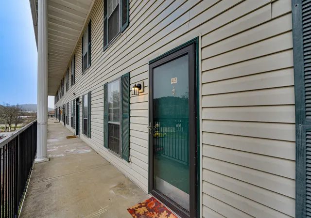 Homes for sale in Chattanooga, TN | 900 Mountain Creek Rd #Apt C43, Chattanooga, TN 37405 | MLS# 1531022