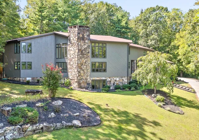Photo 1 of Mansion for sale at 1108 W River Hills Dr, Chattanooga, TN 37415 | MLS# 1531422 | Listing updated on 2026-09-15