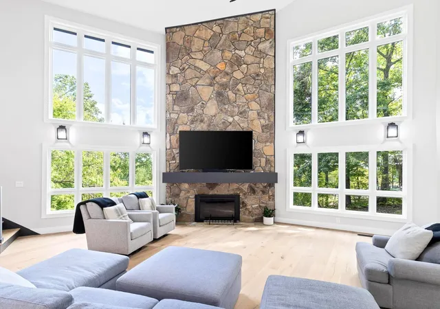 Photo 3 of Single family home for sale at 1108 W River Hills Dr, Chattanooga, TN 37415 | MLS# 1531422 | Listing updated on 2026-09-15