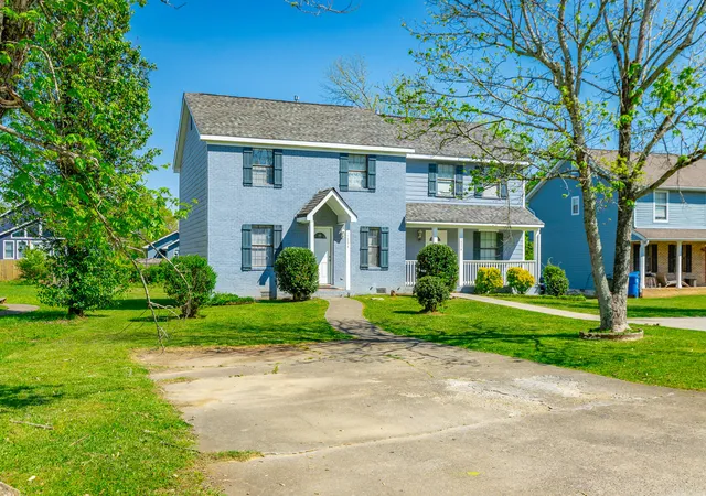 Listing Photo 2 - Condo for sale in building located at 1422 Stratton Pl Dr, Chattanooga, TN 37421 - Unit #