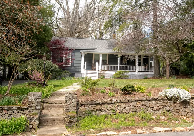 Homes for sale in Lookout Mountain, TN | 302 Laurel Ln, Lookout Mountain, TN 37350 | MLS# 1533287
