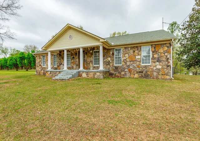 Photo 3 of Single family home for sale at 204 Dodd Rd, Ringgold, GA 30736 | MLS# 1531756 | Listing updated on 2026-05-05
