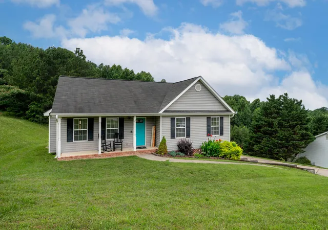 Homes for sale in Ringgold, GA | 610 Eagle View Dr, Ringgold, GA 30736 | MLS# 1531639