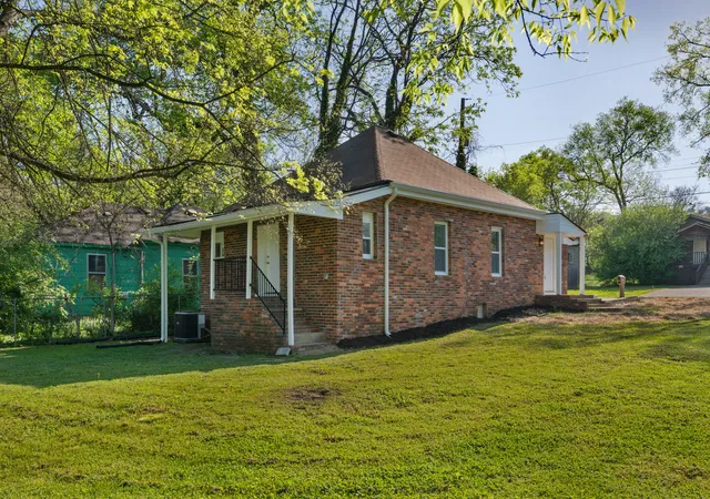 Homes for sale in Chattanooga, TN | 1717 Stanfiel St, Chattanooga, TN 37406 | MLS# 1531826