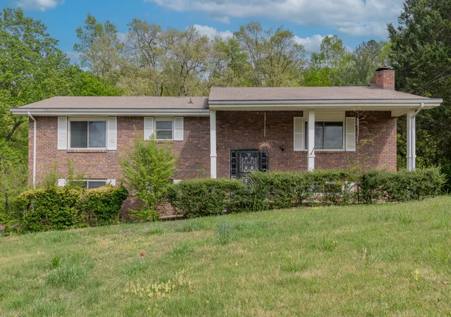 Photo 2 of Single family home for sale at 325 Cindy Cir, Ringgold, GA 30736 | MLS# 1533120 | Listing updated on 2026-08-19