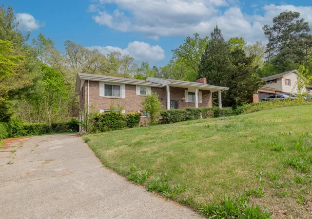 Photo 3 of Single family home for sale at 325 Cindy Cir, Ringgold, GA 30736 | MLS# 1533120 | Listing updated on 2026-08-19