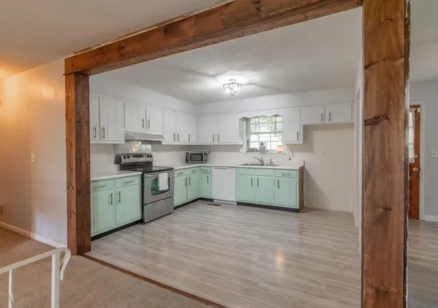 Photo 4 of Single family home for sale at 325 Cindy Cir, Ringgold, GA 30736 | MLS# 1533120 | Listing updated on 2026-08-19
