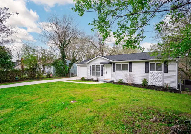Photo 2 of Sale Pending at 1713 Parkway Dr, Chattanooga, TN 37406 | MLS# 1532306 | Listing updated on 2026-08-12