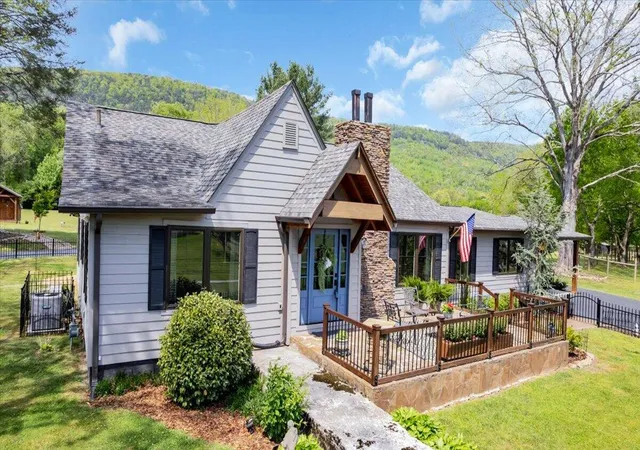 Photo 3 of House for sale at 7463 Valley View Hwy, Whitwell, TN 37397 | MLS# 1532250 | Listing updated on 2026-10-02