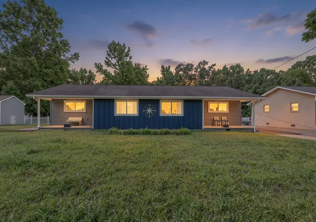 1st image of 726 W 728 West State Line Rd, Rossville, GA 30741 | MLS# 1532573