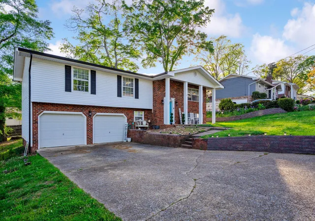 Homes for sale in Hixson, TN | 924 Spurling Dr, Hixson, TN 37343 | MLS# 1532417