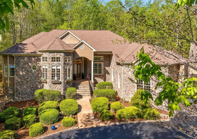 Homes for sale in Signal Mountain, TN | 240 Horseshoe Bend Rd E, Signal Mountain, TN 37377 | MLS# 1533073