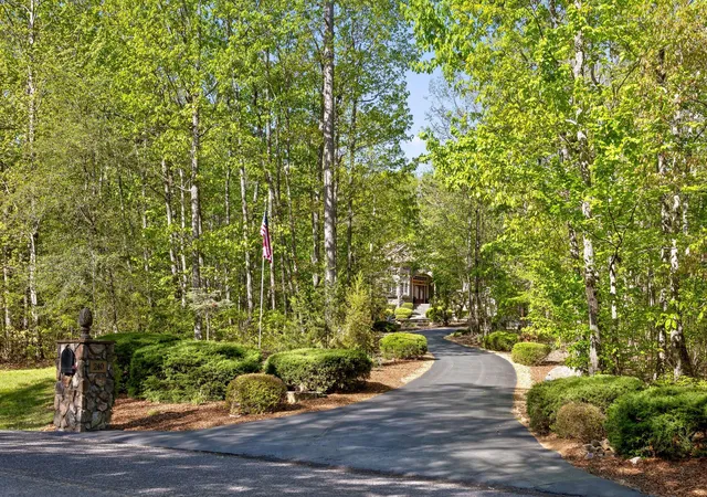 Homes for sale in Signal Mountain, TN | 240 Horseshoe Bend Rd E, Signal Mountain, TN 37377 | MLS# 1533073