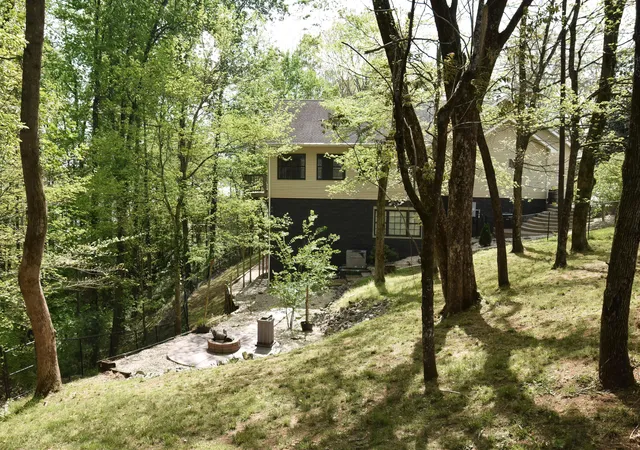 Photo 3 of Single family home for sale at 105 W Paradise Dr, Winchester, TN 37398 | MLS# 1532891 | Listing updated on 2026-09-10