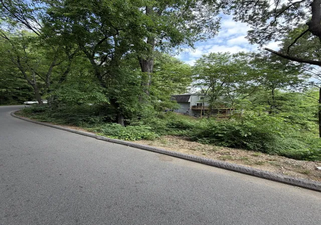 2nd image of 328 Pine Ridge Rd, Chattanooga, TN 37405 | MLS# 1533244