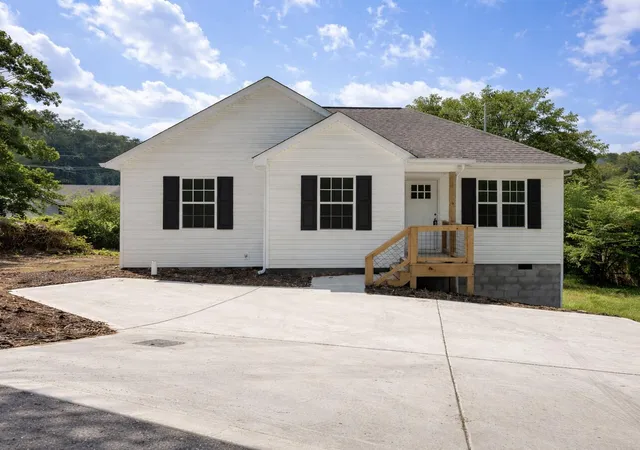 Photo 1 of Single family home for sale at 825 Gillespie Rd, Chattanooga, TN 37411 | MLS# 1532848 | Listing updated on 2026-07-27