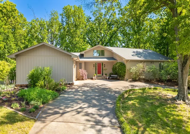 1st image of 1801 Colonial Shores Dr, Hixson, TN 37343 | MLS# 1533378