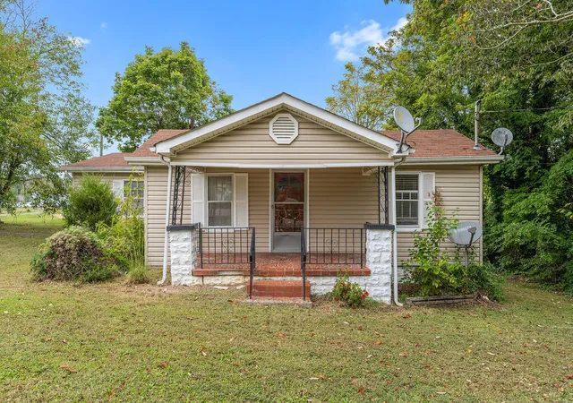 Homes for sale in Rossville, GA | 136 Summit St, Rossville, GA 30741 | MLS# 1532993